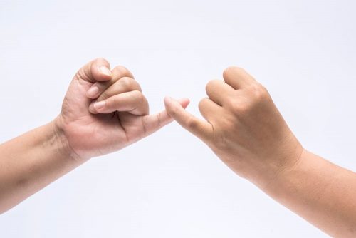 روش ها اعتمادسازی- لمس دو انگشت کوچک ،نماد قول دادن 